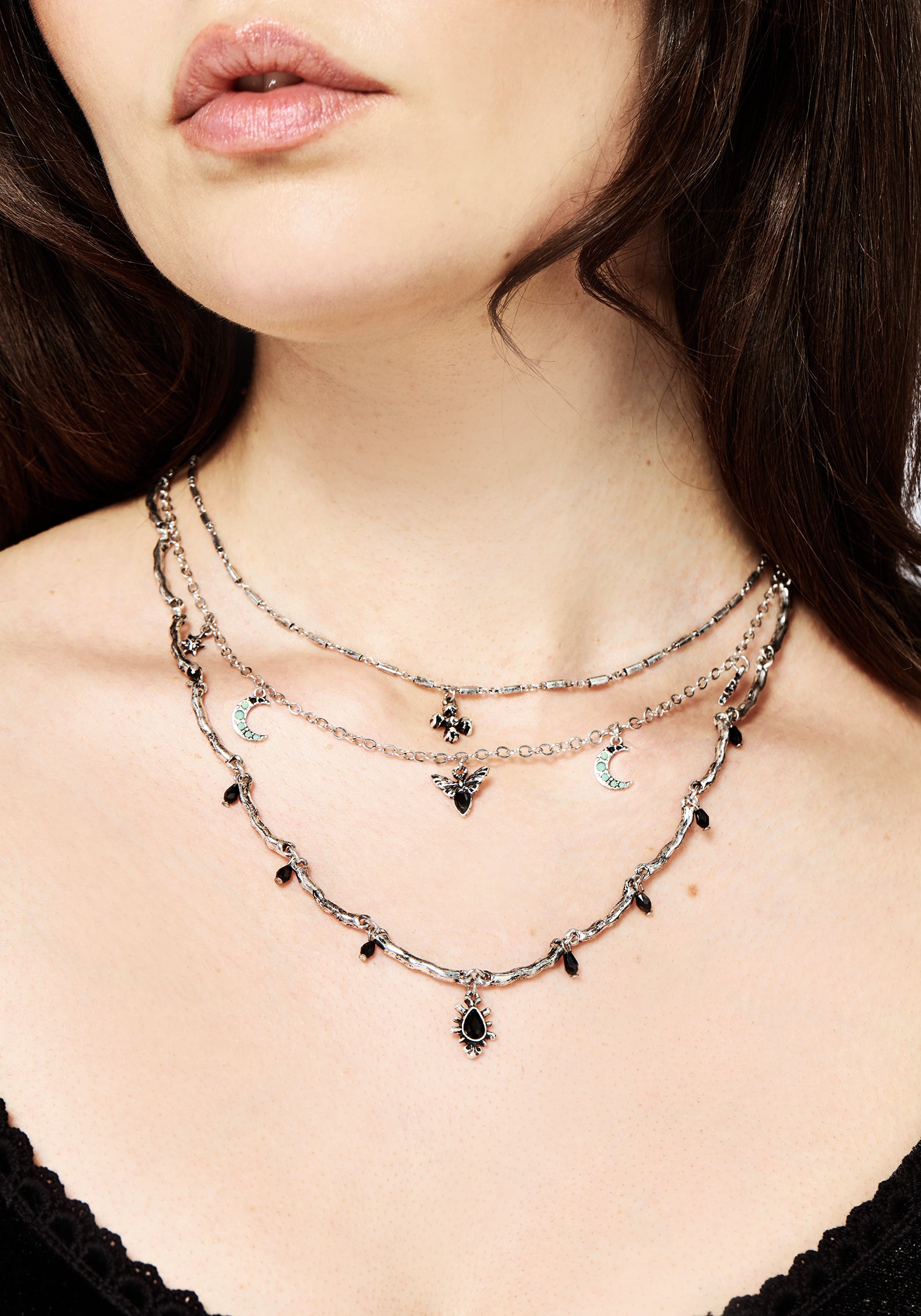 JE3002_HERMIA_BUGS_LAYERED_NECKLACE_006