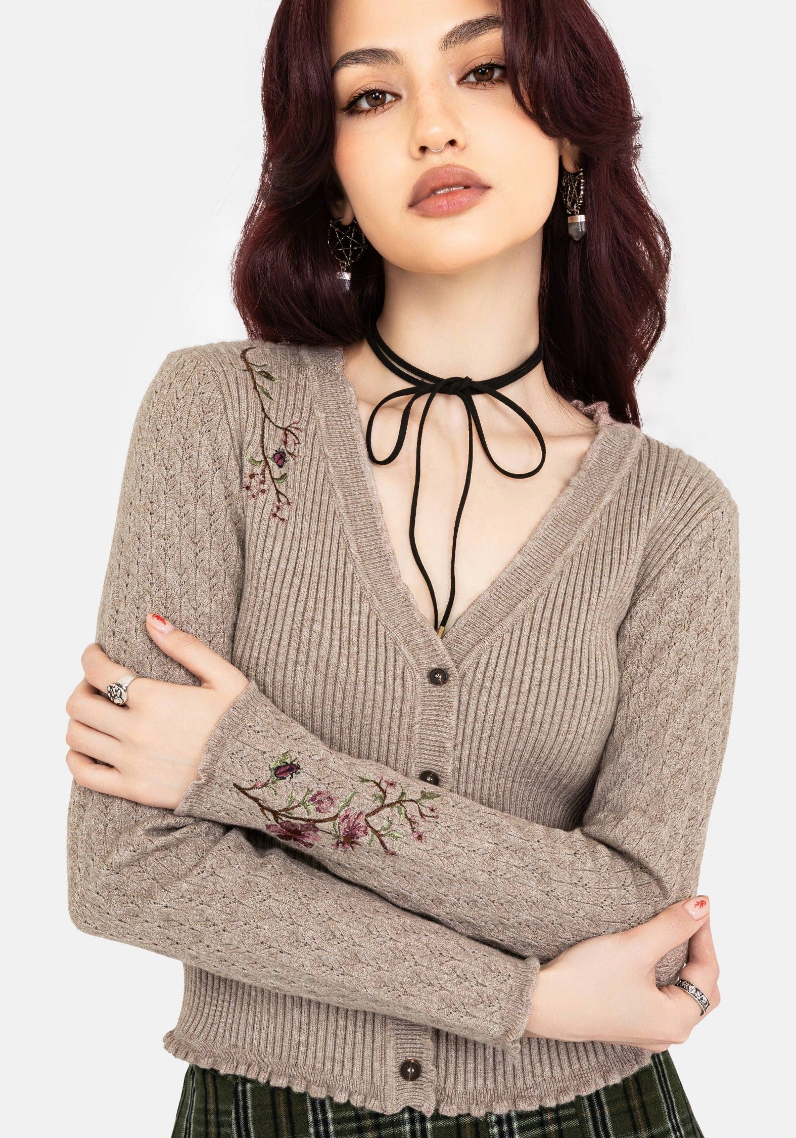 KN2055_TANTRAFLORALEMBROIDEREDCARDIGAN_006CROP