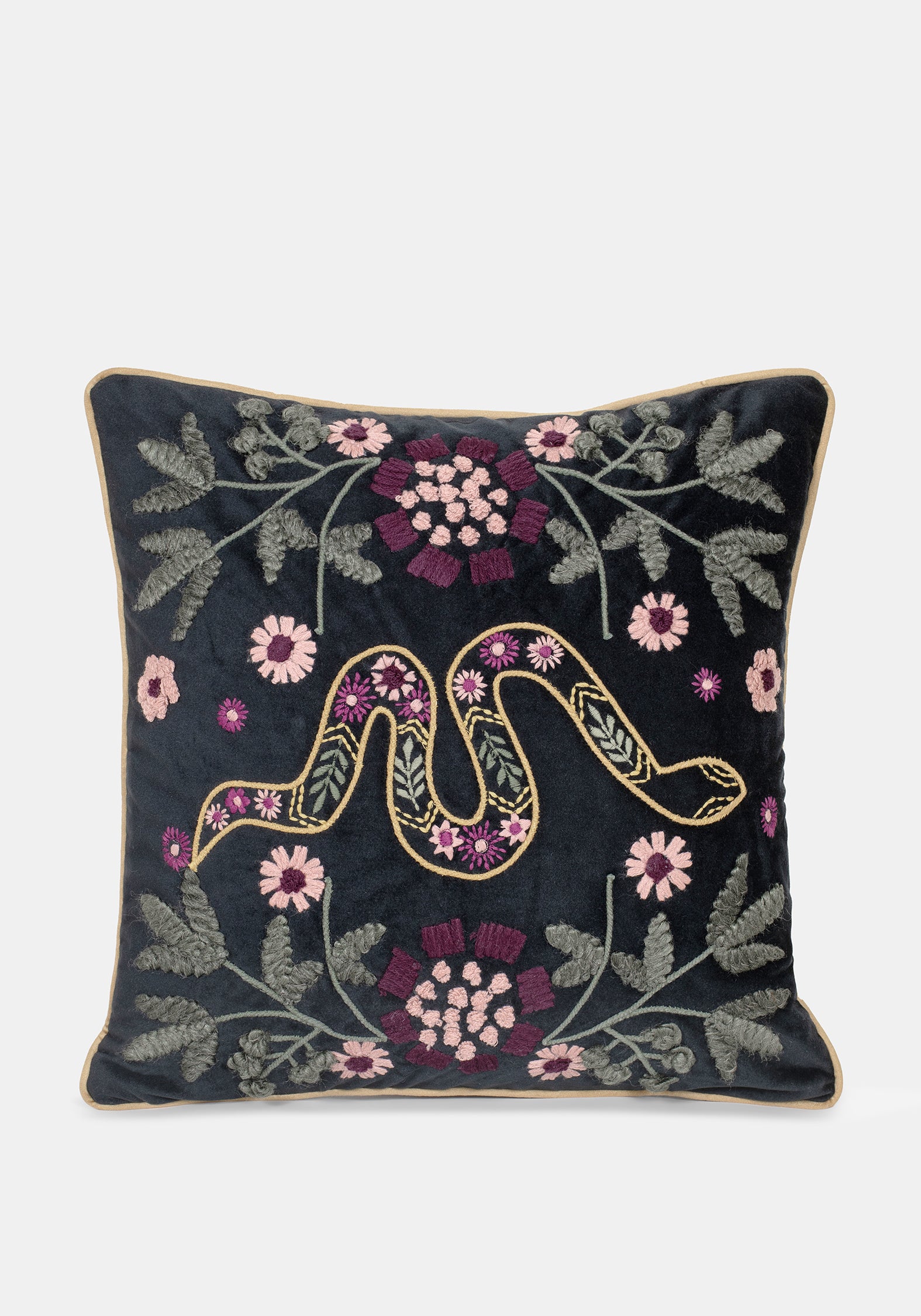 SF2421_DRUSILLASNAKESQUARECUSHION_001_02f8ac4f-e662-4576-b856-96118dfa74a7