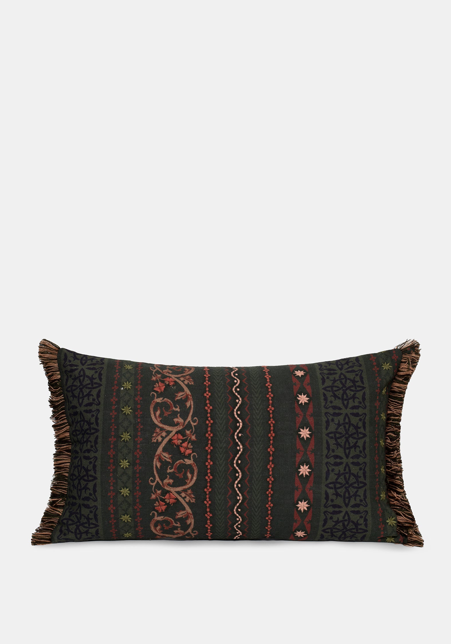 SF3086_ASHWYNEWITCHESTILERECTANGLUARTASSELCUSHION_001