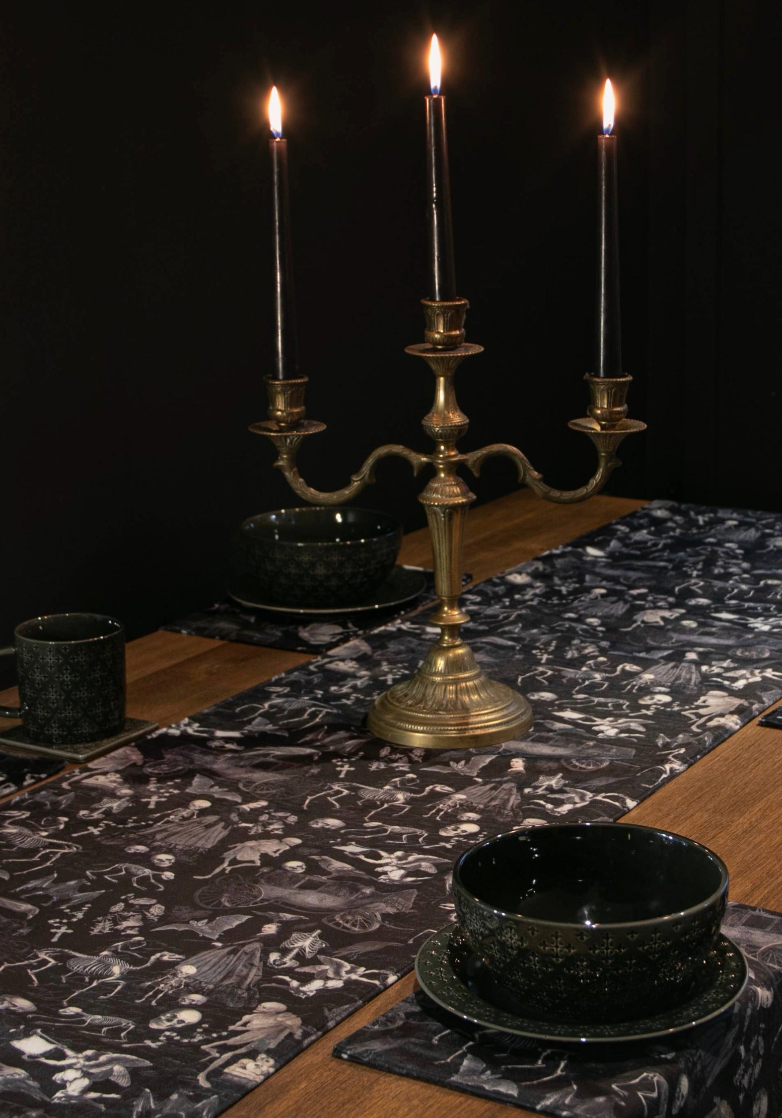 SF3817-MELANCHOLIA-TABLE-RUNNER-1CROP