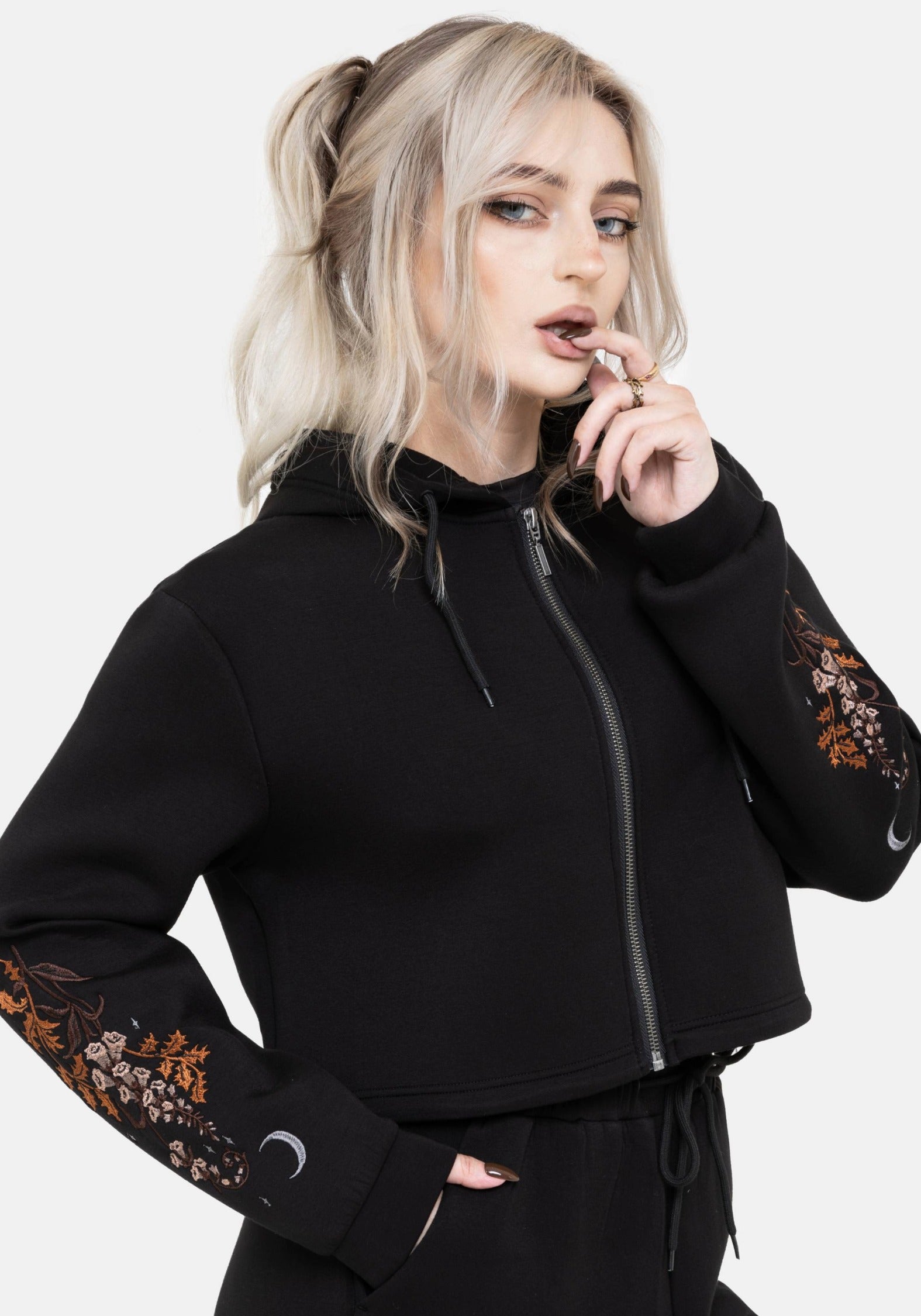 TO2924-UK6_FOXGLOVEEMBROIDEREDZIPUPCROPPPEDHOODIE_1CROP
