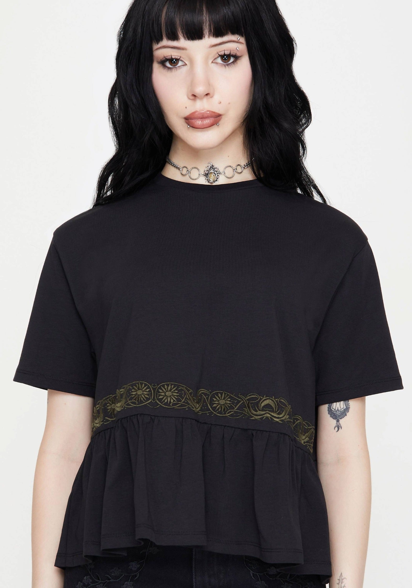 TO3382_FIANNAEMBROIDEREDRUFFLEHEMCROPT-SHIRT7831_CROP